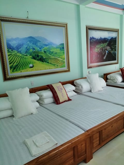 Panoramic Triple Room | Living area | Flat-screen TV