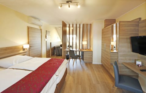 Quadruple Room | Hypo-allergenic bedding, in-room safe, desk, blackout drapes