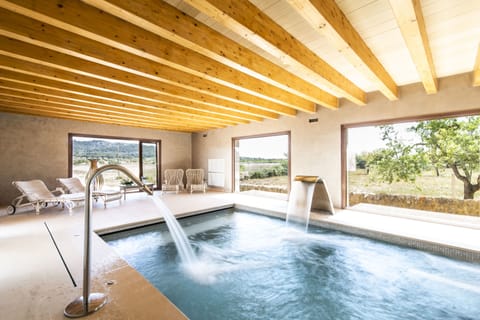 Couples treatment rooms, sauna, hot tub, steam room, Turkish bath