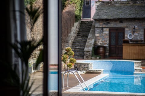 Deluxe Suite, Fireplace, Pool View | Premium bedding, minibar, iron/ironing board, free WiFi