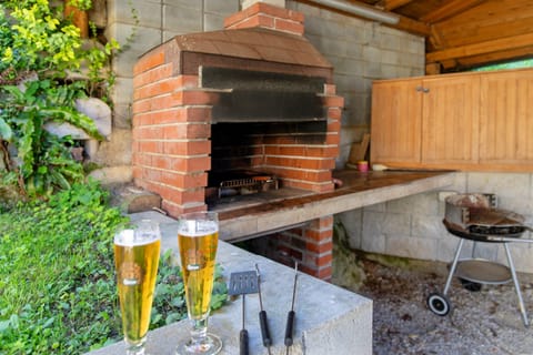 Family House, 2 Bedrooms, Fireplace, Mountain View | Terrace/patio