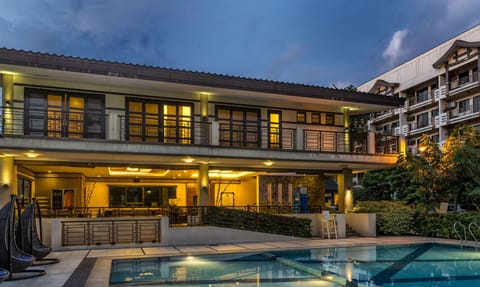 4 outdoor pools, open 7:00 AM to 9:00 PM, pool umbrellas, sun loungers