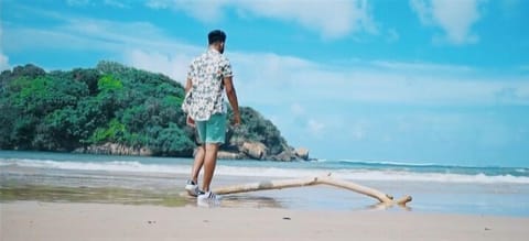 Deluxe Double Room, 1 Queen Bed, Garden View | Beach/ocean view