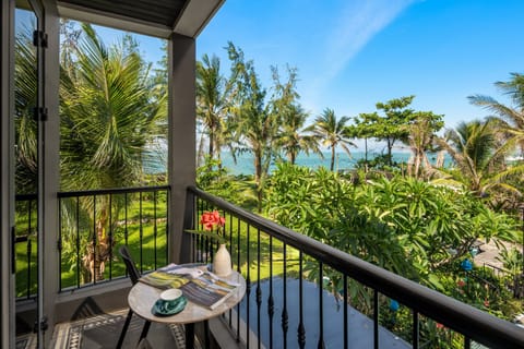 Deluxe Double Seaview with Balcony | Premium bedding, minibar, in-room safe, desk