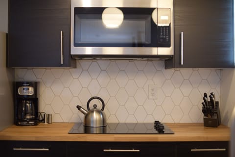 Signature Apartment, 1 King Bed with Sofa bed | Private kitchen