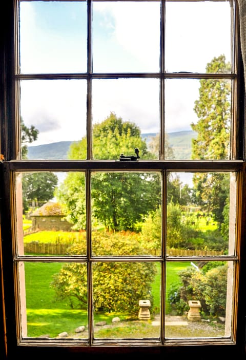 7 bedrooms, bed sheets