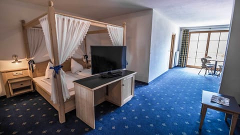 Double Room, 1 Double Bed, Mountain View | In-room safe, desk, soundproofing, cribs/infant beds