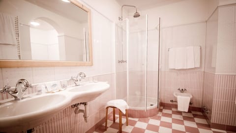 Double Room, 1 Double Bed, Mountain View | Bathroom | Free toiletries, hair dryer, towels