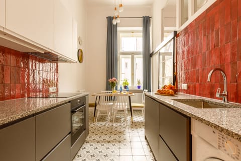 Deluxe Apartment | Private kitchen | Full-size fridge, stovetop, dishwasher, griddle