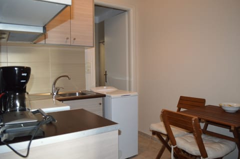Premium Studio, 1 Bedroom, Kitchen, Sea View | In-room dining