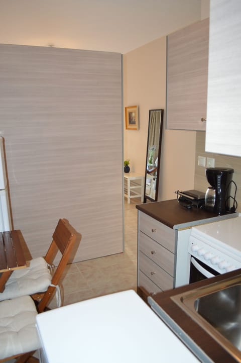 Premium Studio, 1 Bedroom, Kitchen, Sea View | Private kitchen | Full-size fridge, oven, stovetop, coffee/tea maker