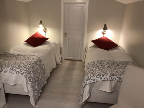 Cabin, Kitchenette, Lake View | Free WiFi, bed sheets