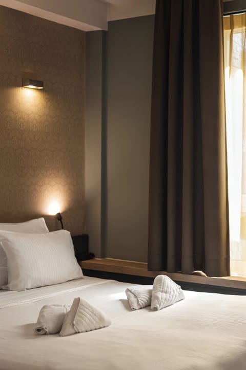 Standard Double or Twin Room | Minibar, in-room safe, individually decorated, desk