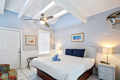 Coconut King | Individually decorated, individually furnished, iron/ironing board