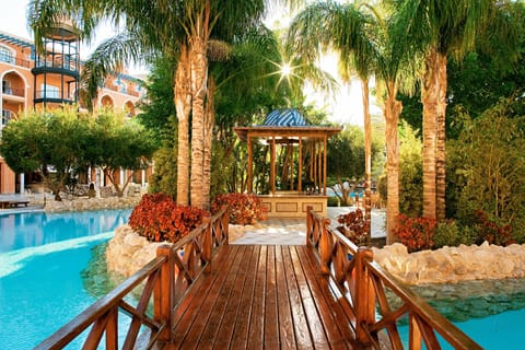 3 outdoor pools, pool umbrellas, sun loungers