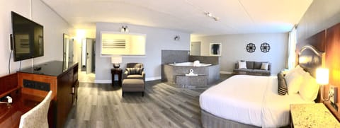 Honeymoon Suite, 1 King Bed, Non Smoking | Down comforters, desk, laptop workspace, blackout drapes