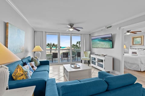 24-Pelican-Beach-Resort-214-Living