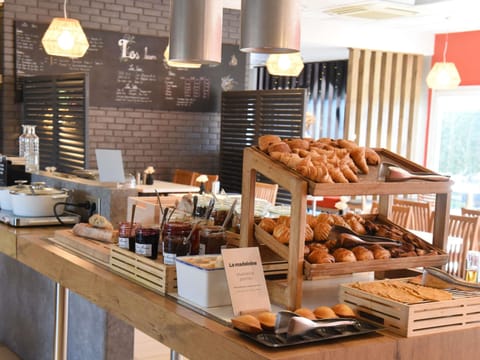 Daily buffet breakfast for a fee