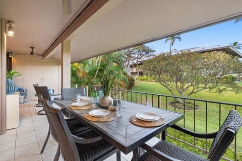 Charming furnished lanai ideal for lounging or dining al fresco