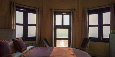 Kashi Suite | Premium bedding, iron/ironing board, rollaway beds, free WiFi