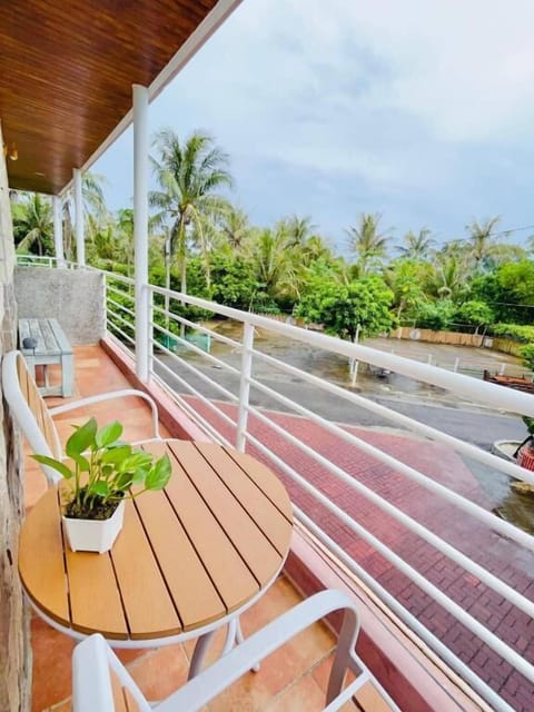 Standard Double Room, Mountain View | Desk, blackout drapes, free WiFi, bed sheets
