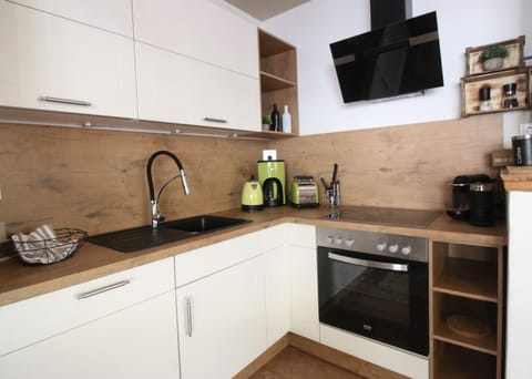 Apartment, 2 Bedrooms, Ground Floor | Private kitchen | Full-size fridge, oven, stovetop, coffee/tea maker