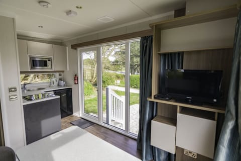 Superior Glamping Pod Caravan | Private kitchenette | Fridge, microwave, stovetop, toaster