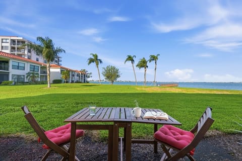 32-web-or-mls-6177 Sun Blvd #103-28