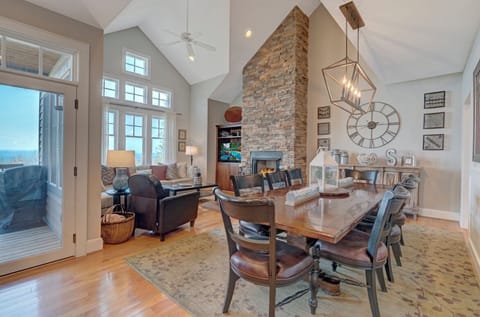 Dining Room-Large Table - gas grill not available