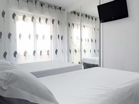 Double Room, 2 Twin Beds, Balcony | Free WiFi, bed sheets
