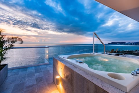 Junior Suite, 1 King Bed, Hot Tub, Oceanfront (Oceanfront) | Pool | Outdoor pool