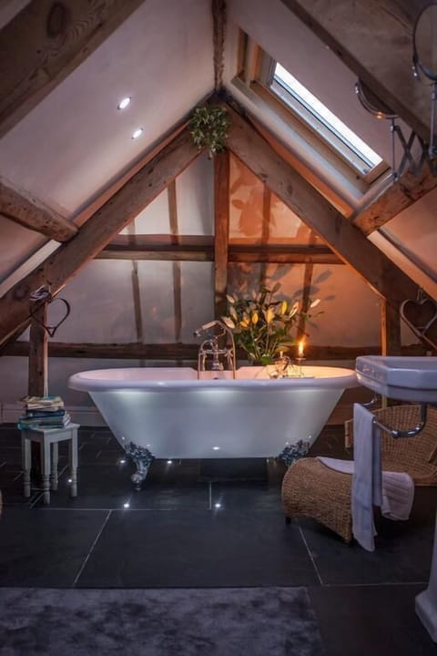 Deluxe Double Room, Ensuite, Sea View | 1 bedroom, iron/ironing board, free WiFi, bed sheets