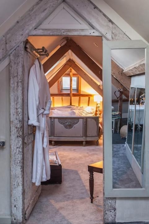 Deluxe Double Room, Ensuite, Sea View | 1 bedroom, iron/ironing board, free WiFi, bed sheets