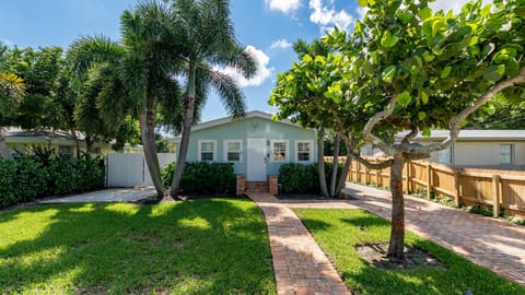  Adorable 2 bedroom 2 bathroom Home in the heart of Boca Raton 
