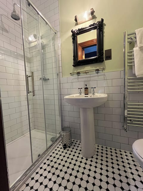 Comfort Single Room | Bathroom | Free toiletries, hair dryer, bathrobes, slippers