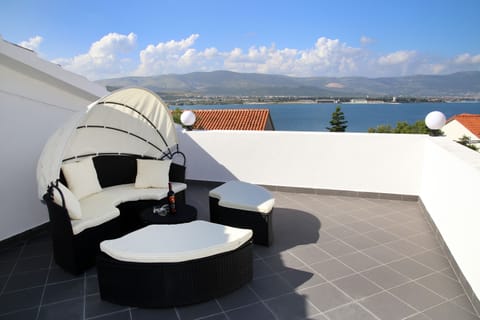 House, 4 Bedrooms, Private Pool | Terrace/patio