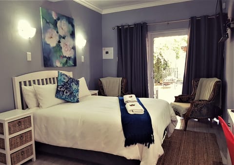 Double or Twin Room, Garden View | In-room safe, desk, laptop workspace, blackout drapes