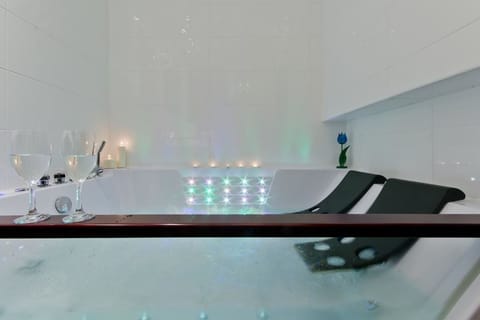 Apartment | Jetted tub