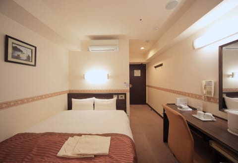 Desk, free WiFi, bed sheets
