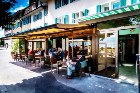 Breakfast (CHF 20 per person)