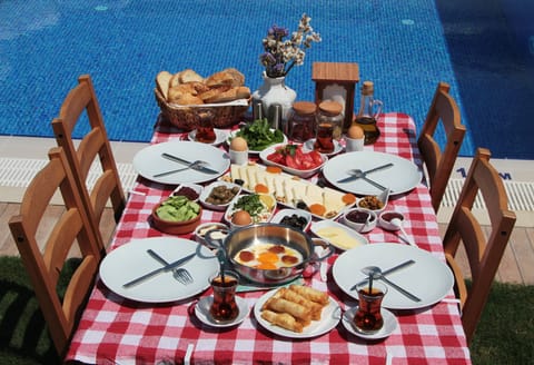 Free daily full breakfast