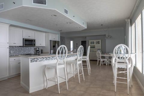 Kitchen Breakfast Bar