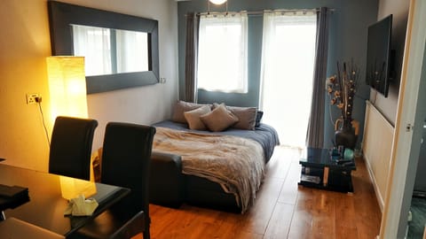1 bedroom, individually decorated, individually furnished, desk