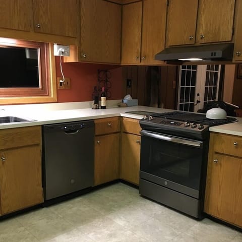 Gas range and dishwasher