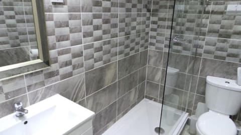 Shower, free toiletries, towels