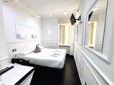 Economy Double Room | Desk, soundproofing, free WiFi, bed sheets