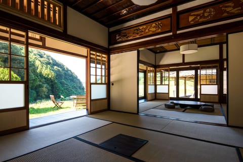 Private Vacation Home | Living room
