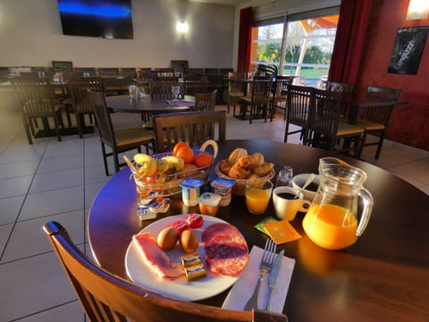 Daily buffet breakfast for a fee