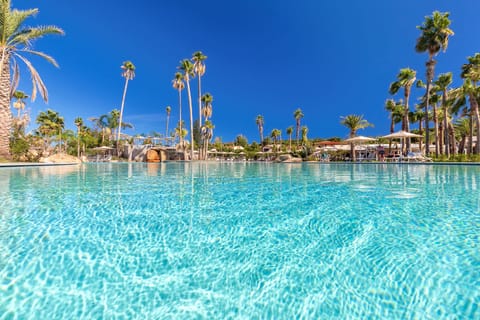 2 outdoor pools, pool umbrellas, sun loungers