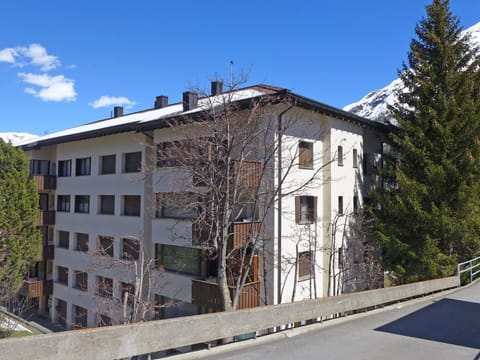 Property, House, Building, Residential Area, Architecture, Neighbourhood, Real Estate, Town, Home, Apartment